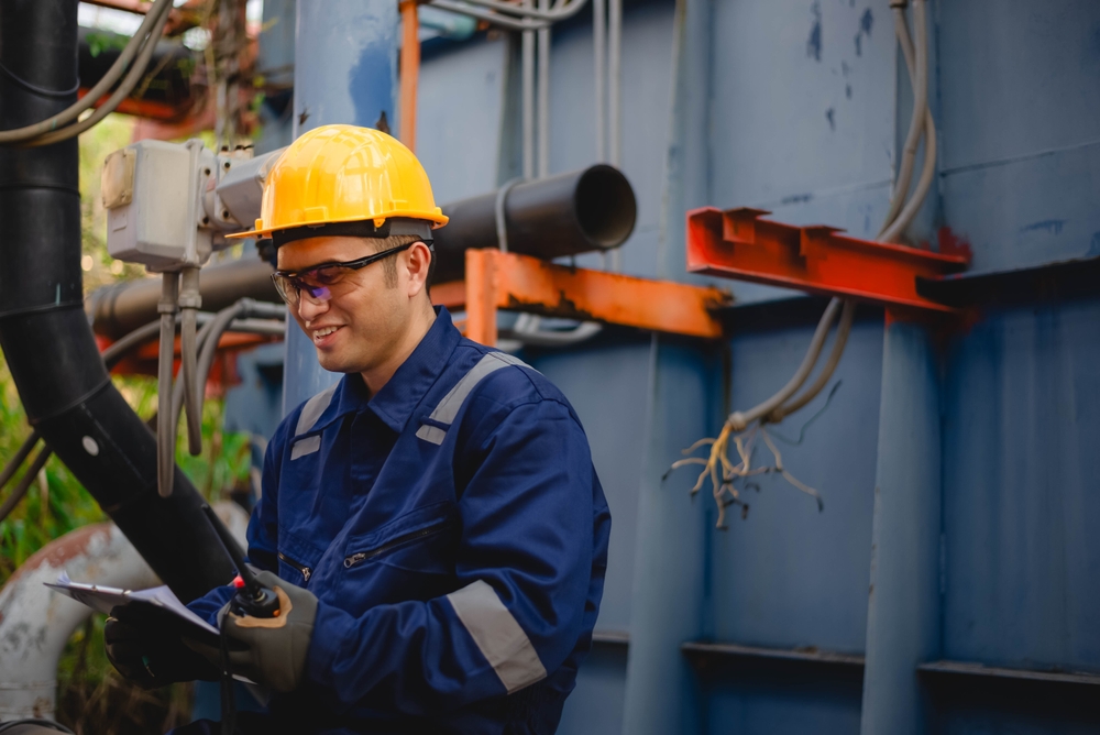 man in hardhat completing aptitude assessment
